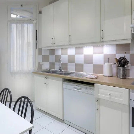 Apartmanhotel Charles Floquet 4*