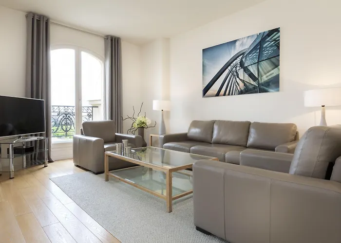 Charles Floquet Aparthotel 4*